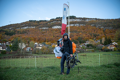 Antoine Taillefer successfully landing his paraglider with a Brompton T Line