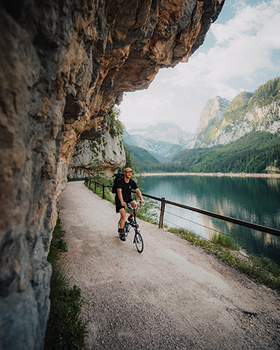 Lennart Pagel on a Brompton in Gosausee.